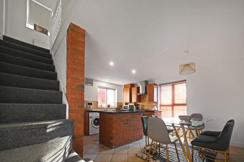 Walton Casa | 4Bed House MK