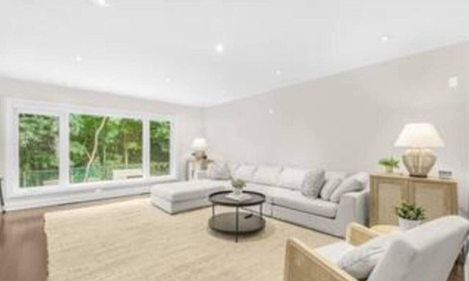 North York Casa | 4Bed Modern Home W/WiFi + Parking + Ellerslie Park