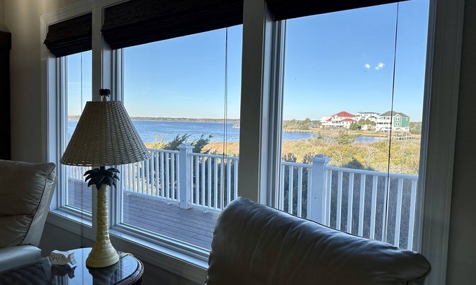 McCutcheon Field Casa | 4bed N Topsail Sound front home, Ocean Views, pool