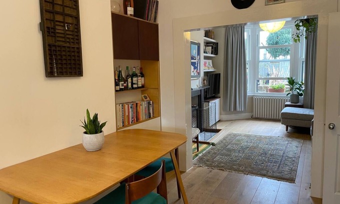 Walthamstow Casa | 4Bedroom house With Fireplace and Sauna