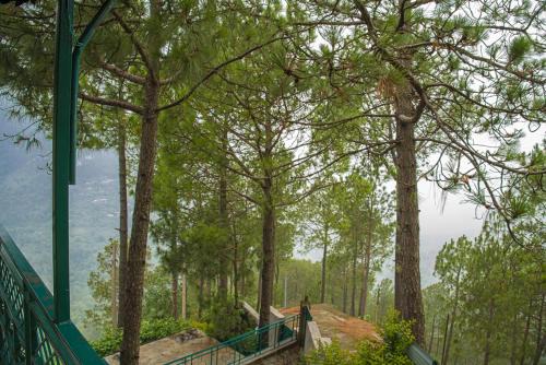 Dharampur Apartamento | 4bhk serviced villa for family events ! BBQ & bonfire facility available ! Kasauli By ExoticStays