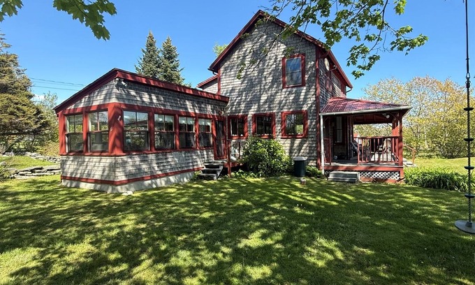 Pemaquid Point Cabaña | 4BR, 2 BA Traditional Cottage with Ocean Views on Pemaquid Point