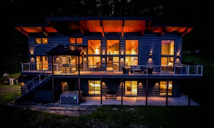 Waitsfield Casa | ‼️4BR Mountain Retreat | Hot Tub + 2 Master Suites