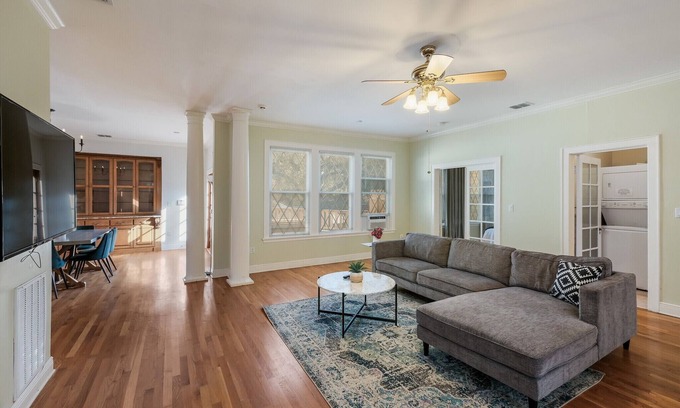 Alta Vista Apartamento | 4BR/2BA Apt near downtown - 4 Queen beds, 2 Twins - Free Parking - Fast Wi-Fi