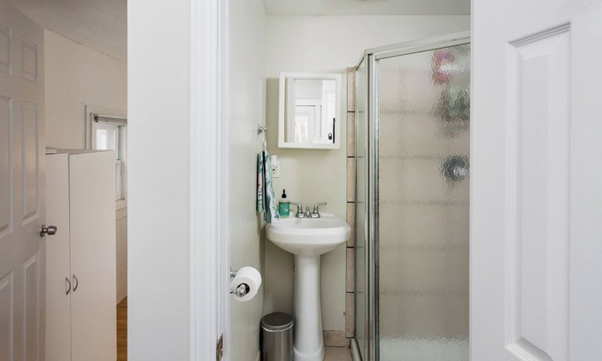 Cherokee Triangle Apartamento | 4BR/2BA Charming Louisville Getaway!