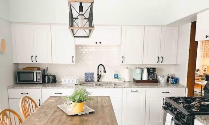 Merriam Park Casa | 4BR/2BA Home in Charming St. Paul - Sleeps 10!