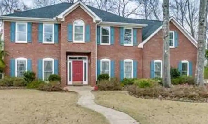 Taylorville Casa | 4BR 3. 5BA 3400 ft2 casa con un corto trayecto al campus