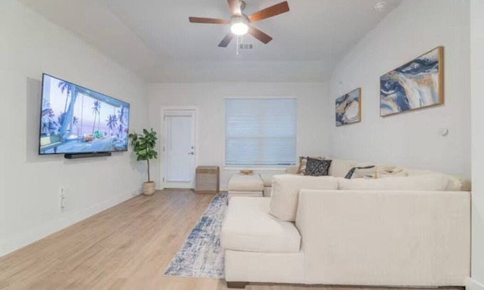 Austin Casa | 4BR/3.5BH Private Pool: 5M Airport, F1 & 2300 Sqft