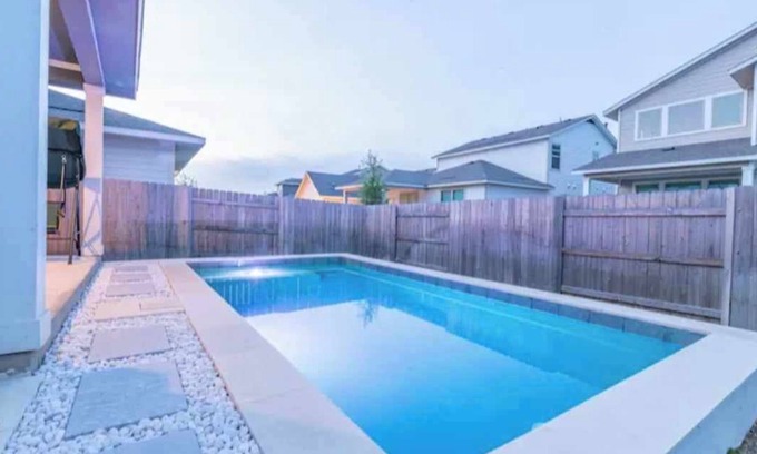 Austin Casa | 4BR/3.5BH Private Pool: 5M Airport, F1 & 2-Story