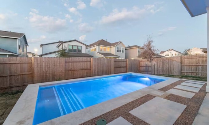 Austin Casa | 4BR/3.5BH Private Pool: 5M Airport, F1 & 2300 Sqft