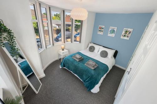 Acresford Apartamento | 4BR 3 bath Spacious apartment, Sleeps upto 8 free parking