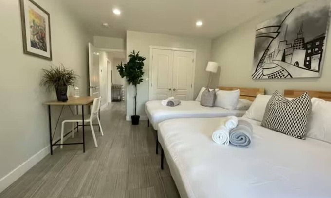 Southeastern Sacramento Casa | 4BR/3BA ART House + Studio near the breweries