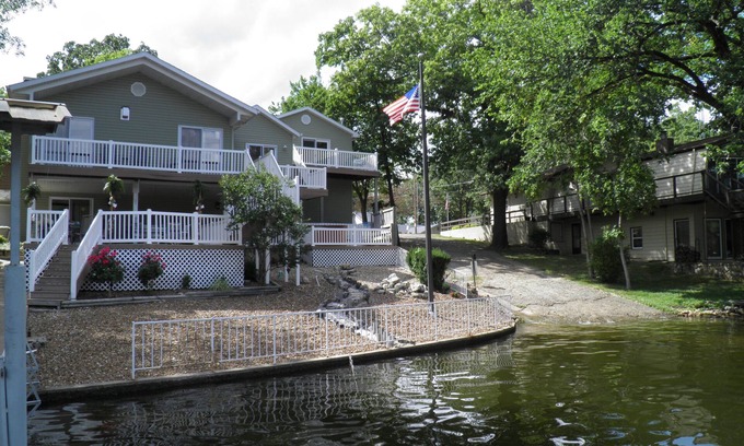 Osage Beach Casa | La Casa Paradise Beautiful 4 BR / 3 BA 2 Slip dock con Yacht Slip.