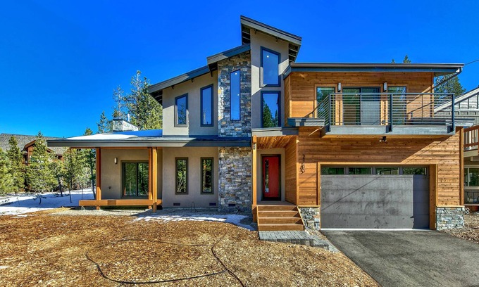 Tahoe Paradise Casa | 4BR-3BA Mountain Modern, Hot Tub, quiet wooded neighborhood next to river