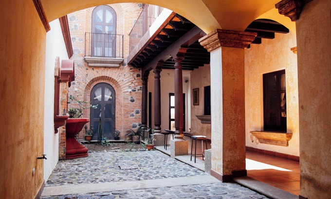 Antigua Guatemala Casa | 4BR 4BA - Group-Friendly house in Antigua w Jacuzzi, Theater, Starlink Internet