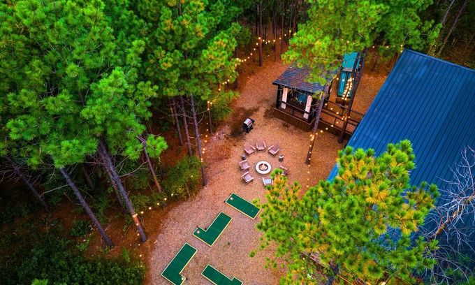 Golden Cabina | 4BR Amenity Packed! Pool Table, Playset, Putt Putt