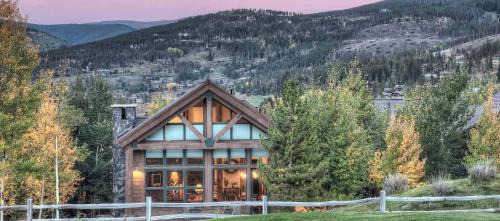Stonehaven Casa | 4BR Apres Ski & Golf Retreat with Hot Tub!