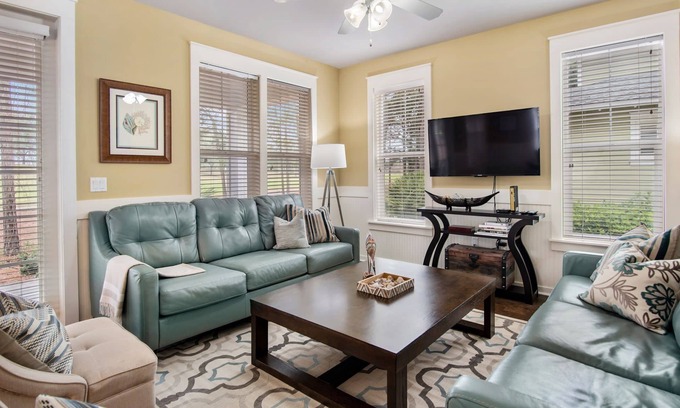 Laurel Grove Casa | Hermoso Golf Front Cottage! 4BR-3. 5B Laurel Grove, 2 carritos de golf, cerca de la piscina.