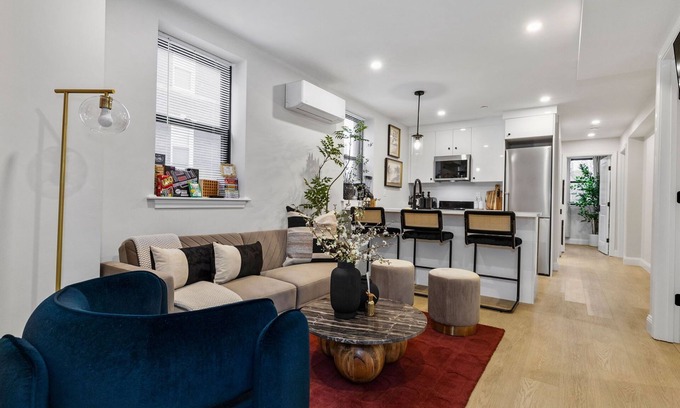 North End Apartamento | 4BR Boston Home 5-minute walk to Subway