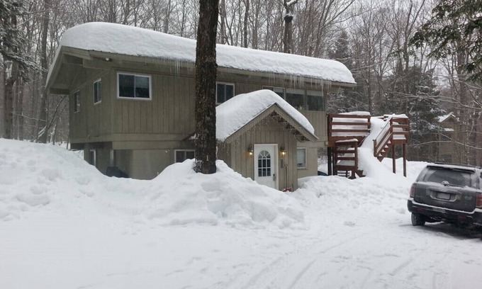 Wardsboro Casa | 4BR Chalet Between Mt. Snow & Stratton, Sleeps 10, Fireplace, Clubhouse w/ Pool