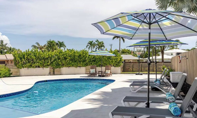 Delray Beach Casa | 4BR Coastal Luxury Oasis on the Golf Course with Pool and Putting Green!