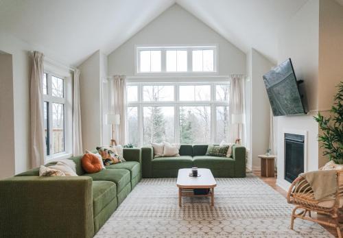 Lake of Bays Casa | 4BR Entire private modern cottage - Hilltop view