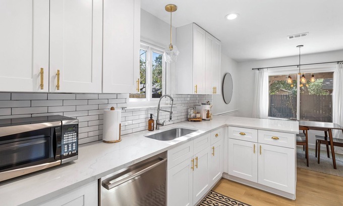 East Oak Hill Casa | 4BR Family-Friendly Casa, Firepit, BBQ, ~10 min to DT, Zilker, & AUS airport