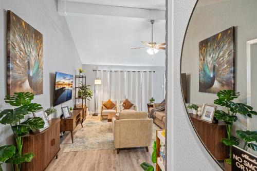 Humble Casa | 4BR Family Home 3mi to IAH 21mi to Houston