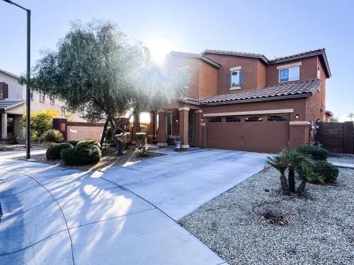Palm Valley Casa | 4BR Family Home Golf, Resort, Casino, Fire Pit Oasis in Goodyear