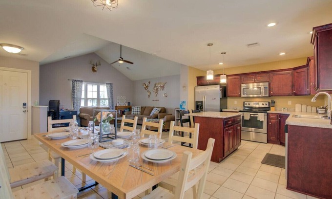 Manhattan Casa | Game Room, Backyard, 4 Bdrm Home - Matterhorn