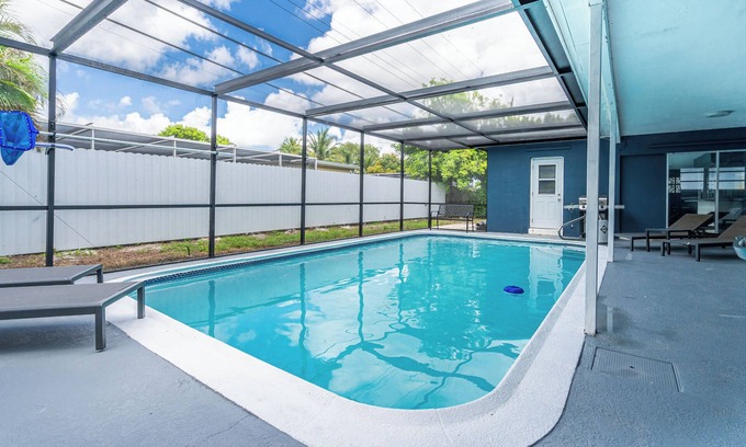 Miramar Casa | 4BR Getaway + Pool + Game Room, 18-mins to Ocean