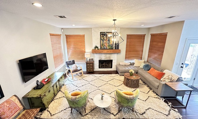 Travis Country Casa | 4BR Hill Country Home, SXSW, ACL, F1, X-Games