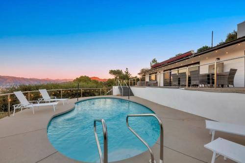 Los Angeles Casa | 4BR Hilltop Villa by Universal Studios with Pool and Amazing Views