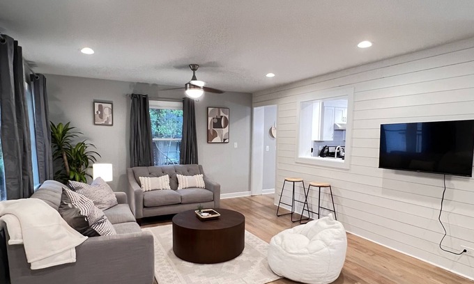 Hanahan Casa | 4br Home in Quiet Neighborhood - Beautiful Yard!