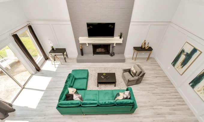 Greater Fondren Southwest Casa | 4BR Home+Private Backyard| Family Game Night | Pool Table