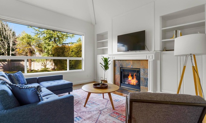 Sammamish Casa | 4BR House in Sammamish w/Office