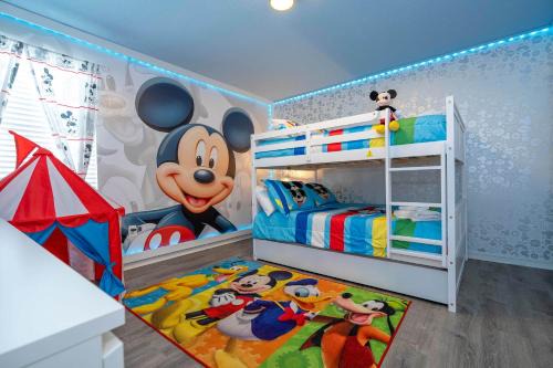 Bellavida Casa | 4BR Lakefront - Themed Rooms - Pool & BBQ!