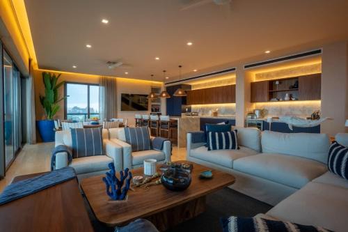 Isla Mujeres Apartamento | 4BR Luxury Beachfront Apt w/Heated Pool
