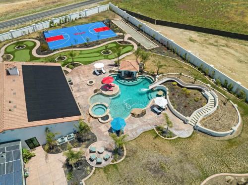 Tracy Villa | 4BR LUXURY ENTERTAINMENT OASIS