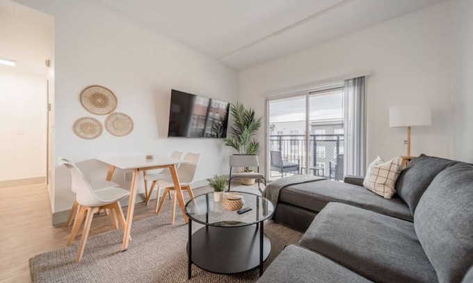 Third Ward Apartamento | Modern 4BR 3 Kings Uptown Free Parking