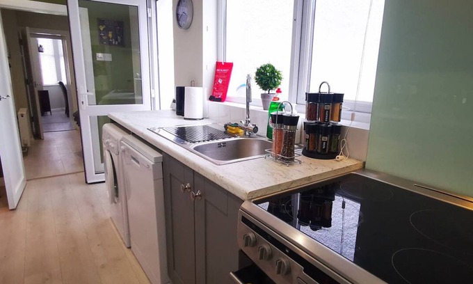 Queens Quarter Casa | 4BR Modern Botanic House
