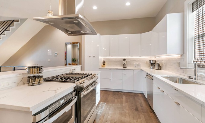 Mid-City Condominio | 4BR Modern Townhouse in Mid City