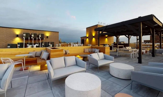 Pilsen Apartamento | 4BR Near downtown w/Rooftop lounge