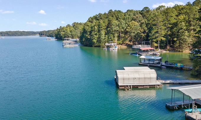 Buford Casa | 4br, private dock, pet friendly close to shopping and restaurants