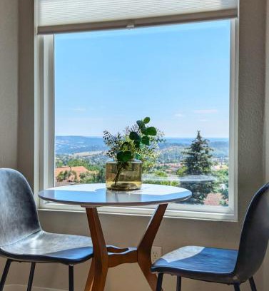 Northwest Colorado Springs Casa | 4BR-Sleeps 10-Hot Tub-Air Hockey-Gorgeous Views