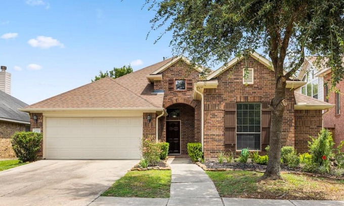 Houston Casa | 4BR Sleeps 9, Foosball, Patio, Near Race Park