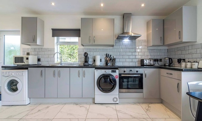 Nottingham Casa | 4br-sleeps8-privategarden-freeparking