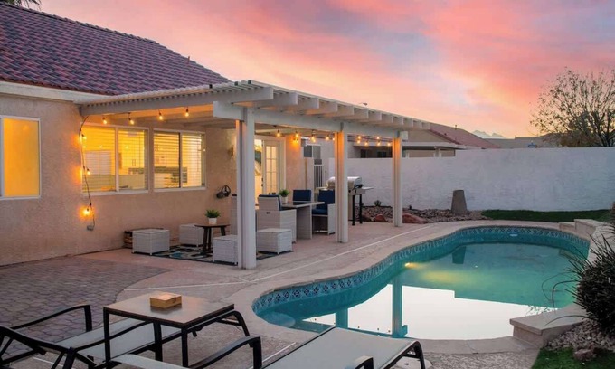 North Las Vegas Casa | Chic & Modern 3 BR Vegas Resort Pool House