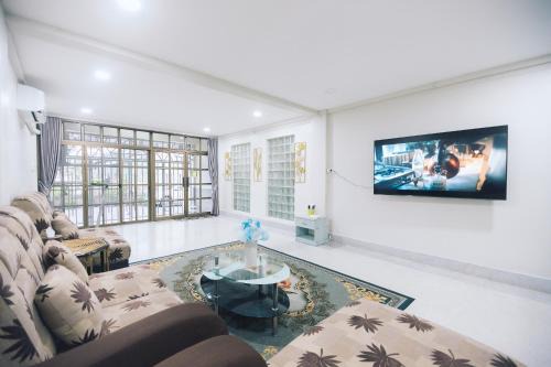 Hat Yai Casa | 4BR Villa, 6min to Lee Garden, 22 PAX - Paradise Found
