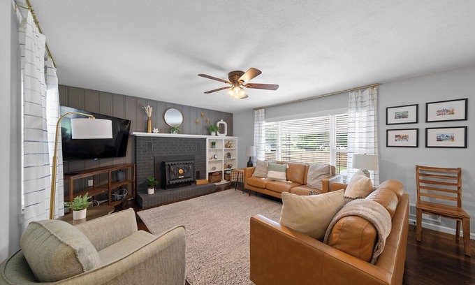 Lee's Summit Casa | Spacious Bungalow Great for Families Min to DT